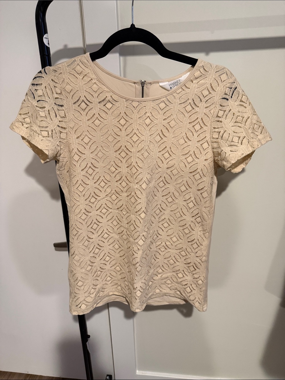 Market & Spruce Beige Geometric Lace Short Sleeve Top